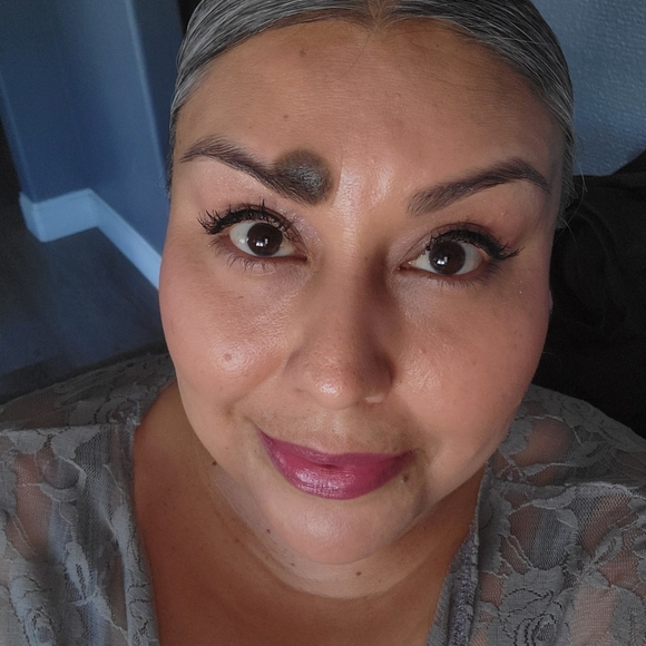 Meet your Posher, Maria - Picture 2 of 2